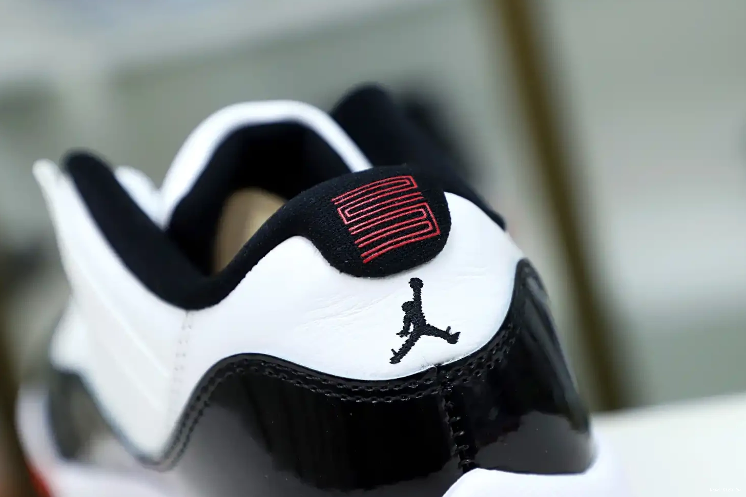 WHITE LOW BRED JORDAN 11 Kimikick AIR 0415